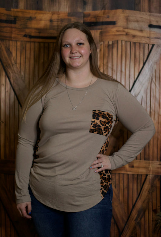 ZENANA LEOPARD FRONT POCKET TOP