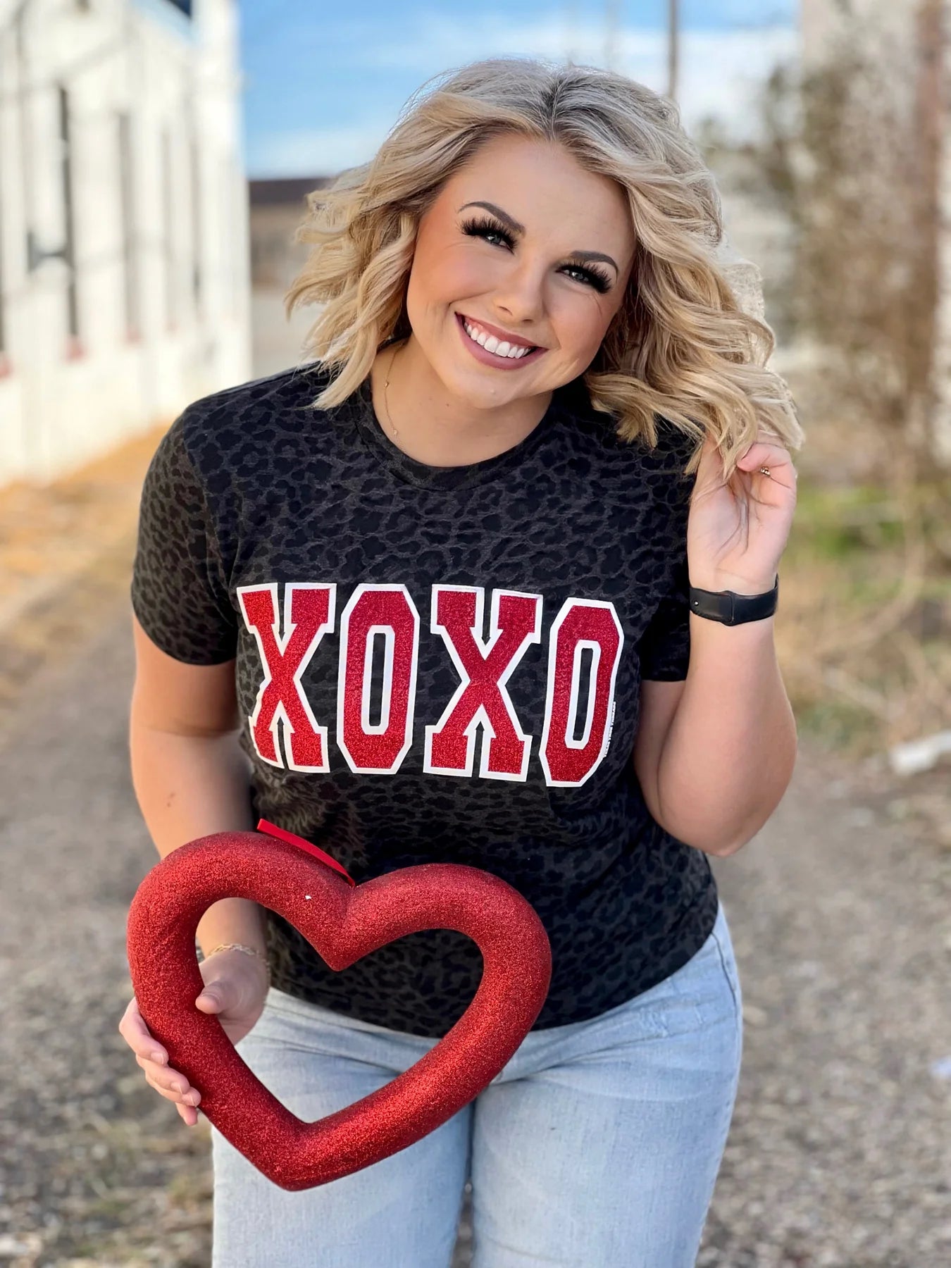 TEXAS TRUE THREADS XOXO With Red Glitter Tee (MULTIPLE COLORS)