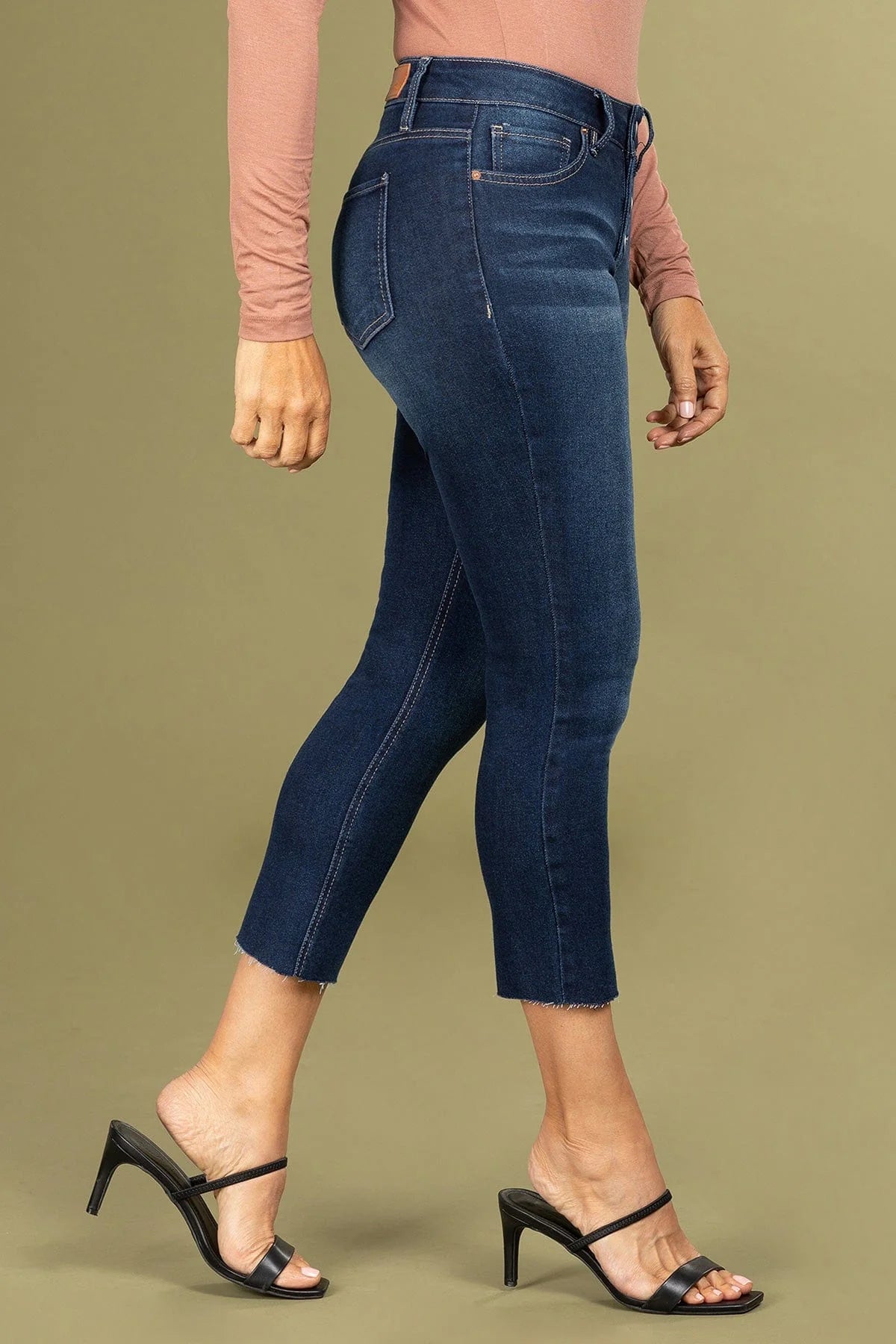 YMI PETITE VINTAGE DREAM HIGH-RISE STRAIGHT JEAN CAPRI